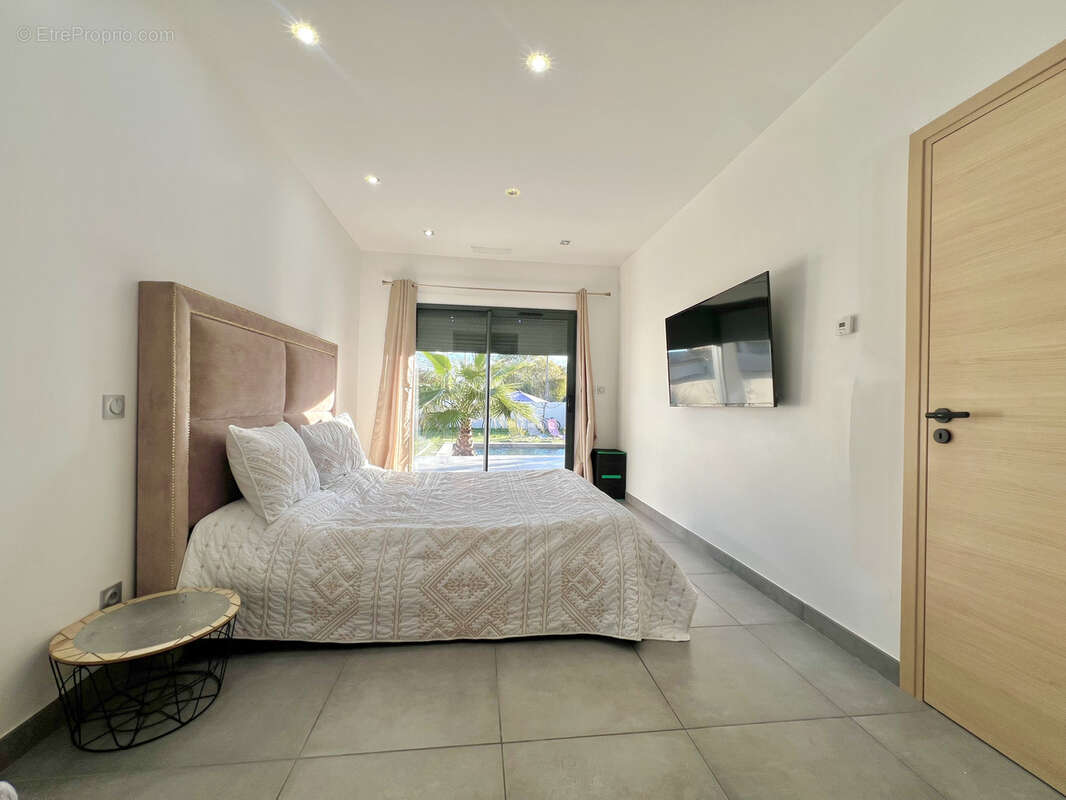 Villa contemporaine 161 m2   Piscine   Pool house   Garage   Terrain 790 m2 - photo 13