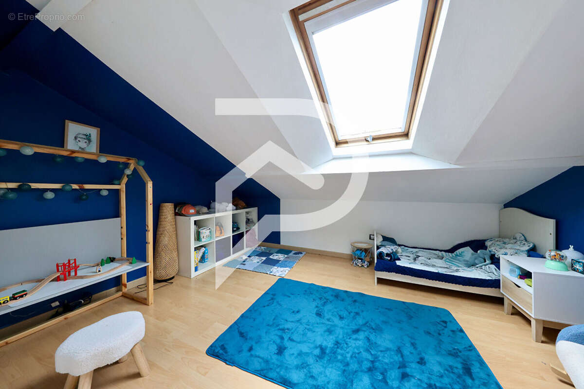 Maison à LE COUDRAY-MONTCEAUX