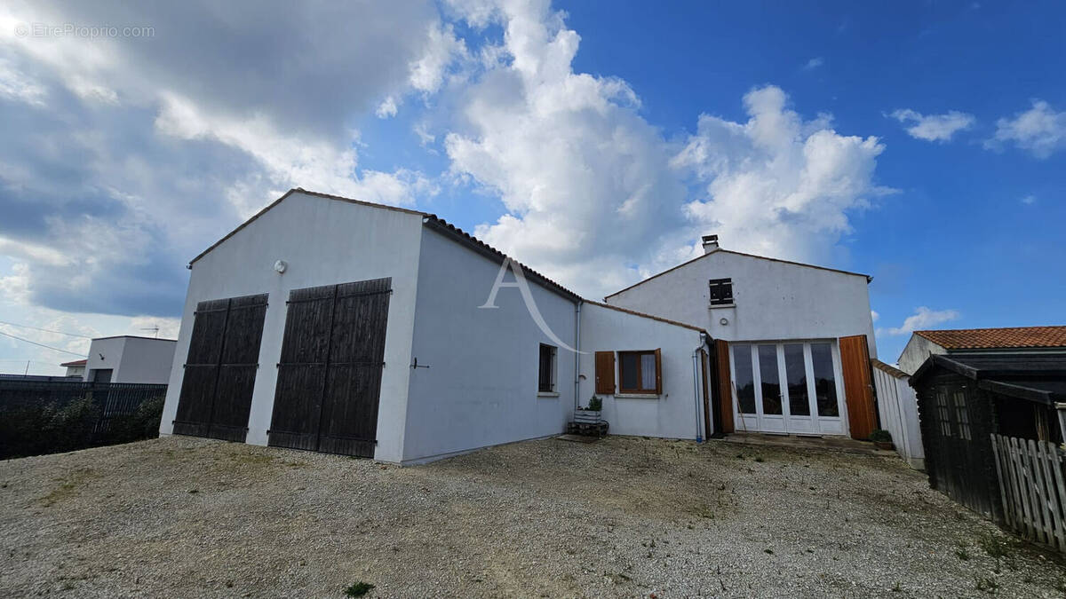 Maison à PORT-DES-BARQUES