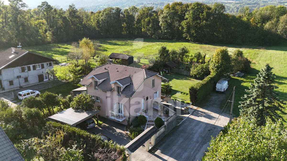Maison à GILLY-SUR-ISERE