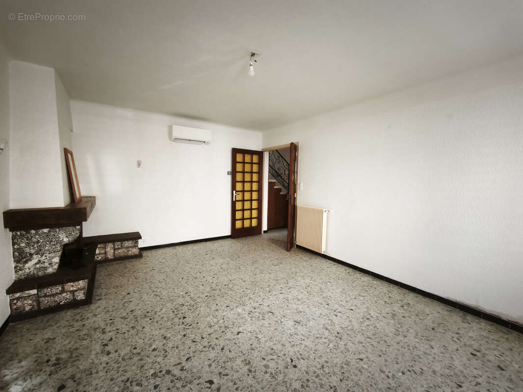 Maison à SAINT-LAURENT-DE-LA-SALANQUE