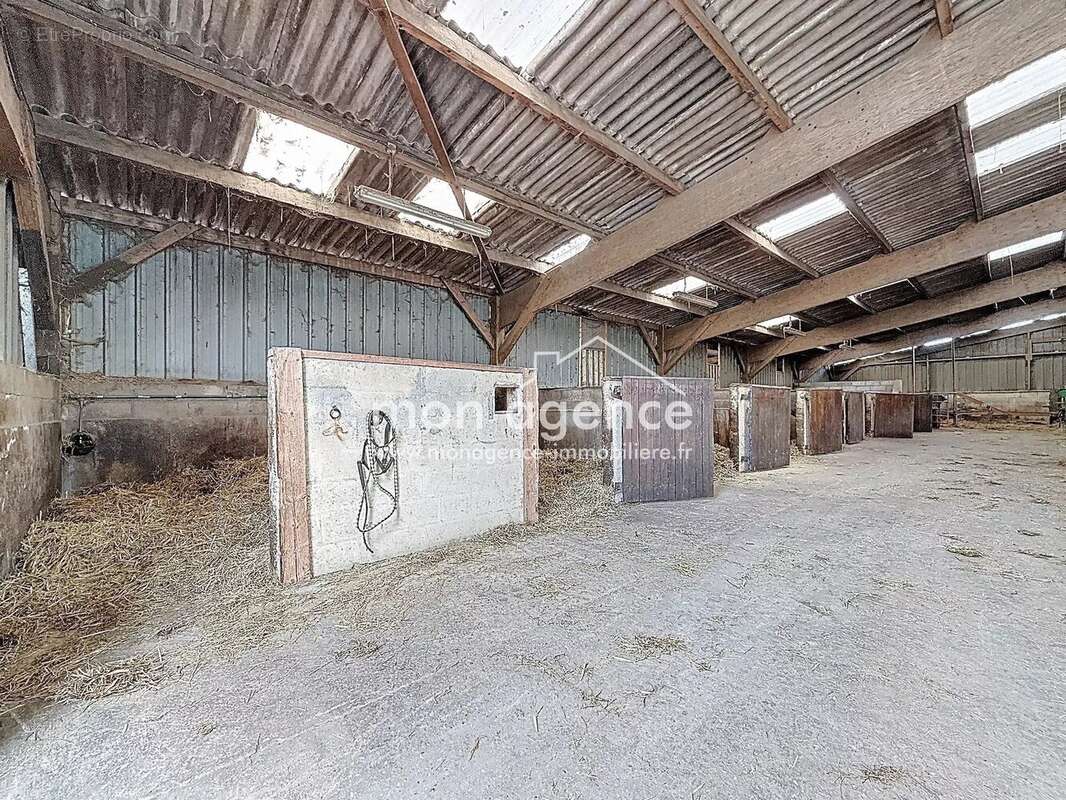 Prox. Franqueville-Saint-Pierre 76520, ensemble de bâtiments agricoles - photo 6