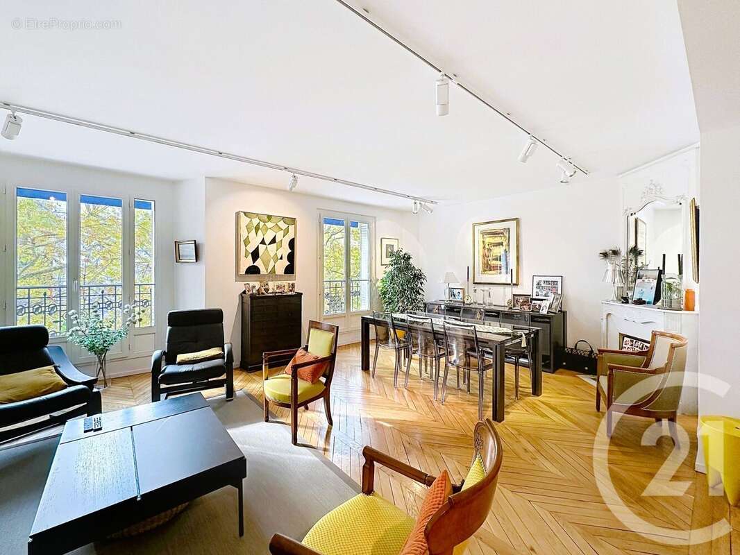 Appartement à PARIS-14E