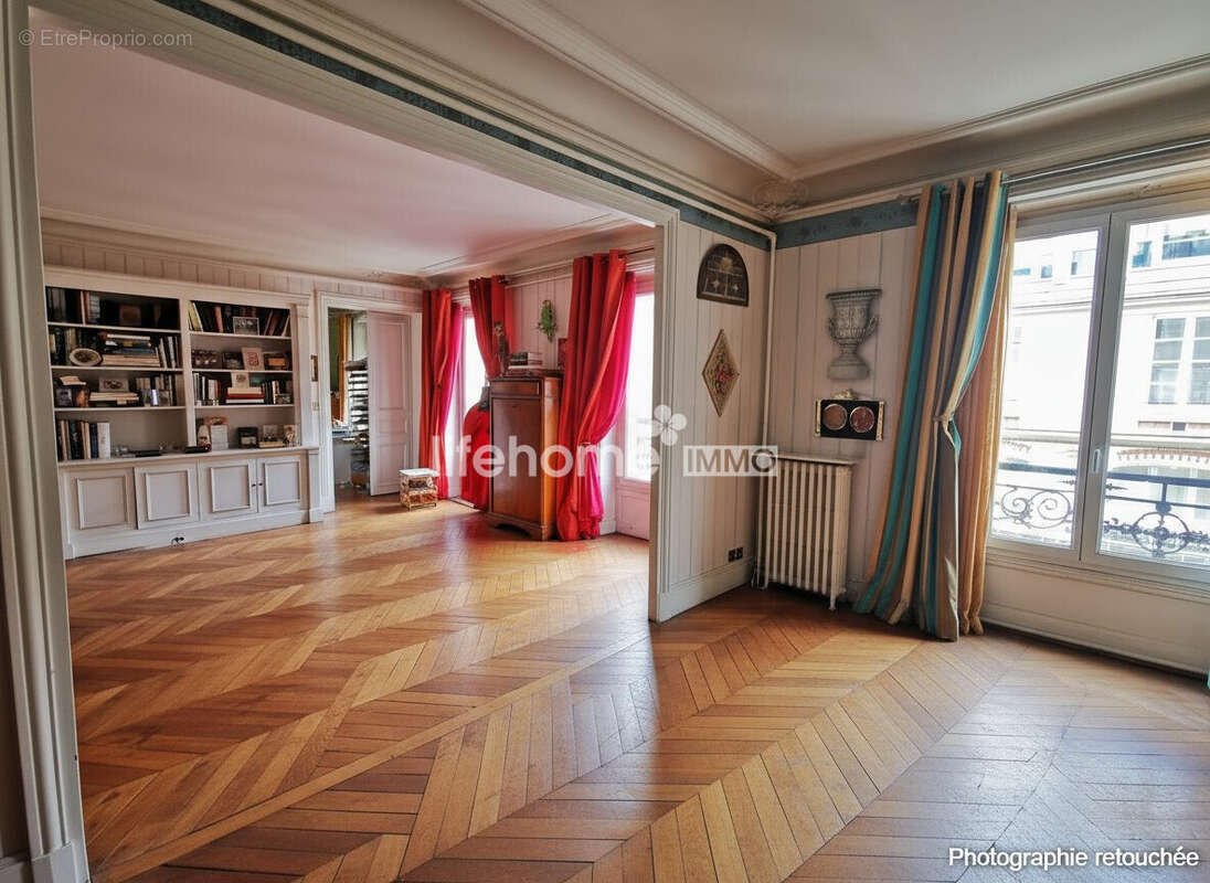 Appartement à PARIS-8E