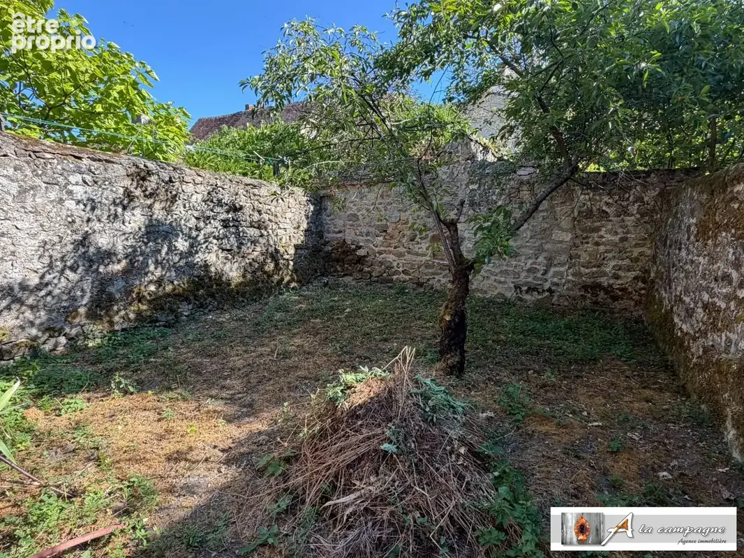 Maison 2 pièces 29 m² à vendre à Chambon-Sur-Voueize (23170) - photo 2