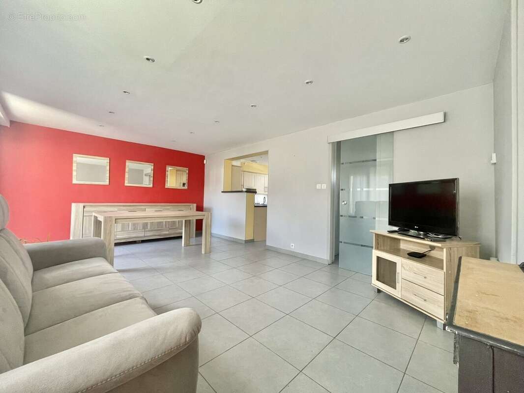 Maison à NEUVILLE-EN-FERRAIN