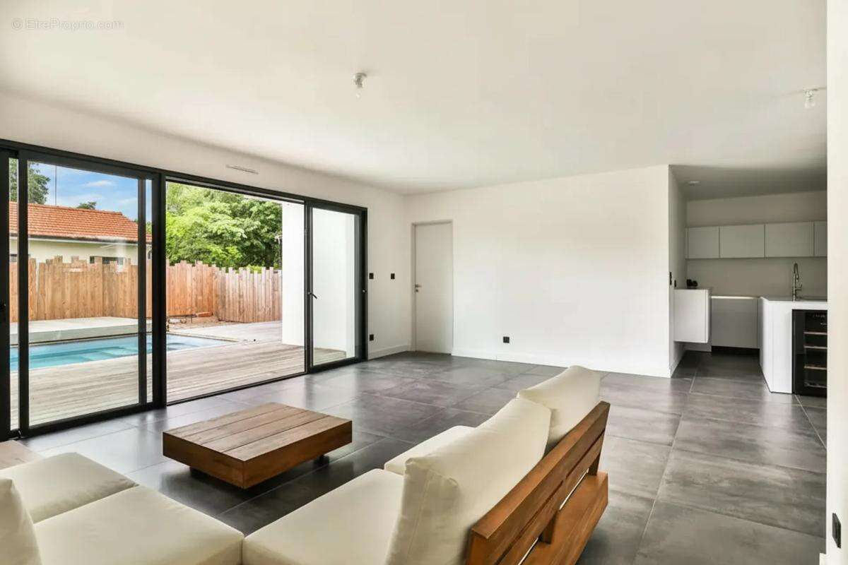 Maison de 5 pièces de 110 m² - photo 3
