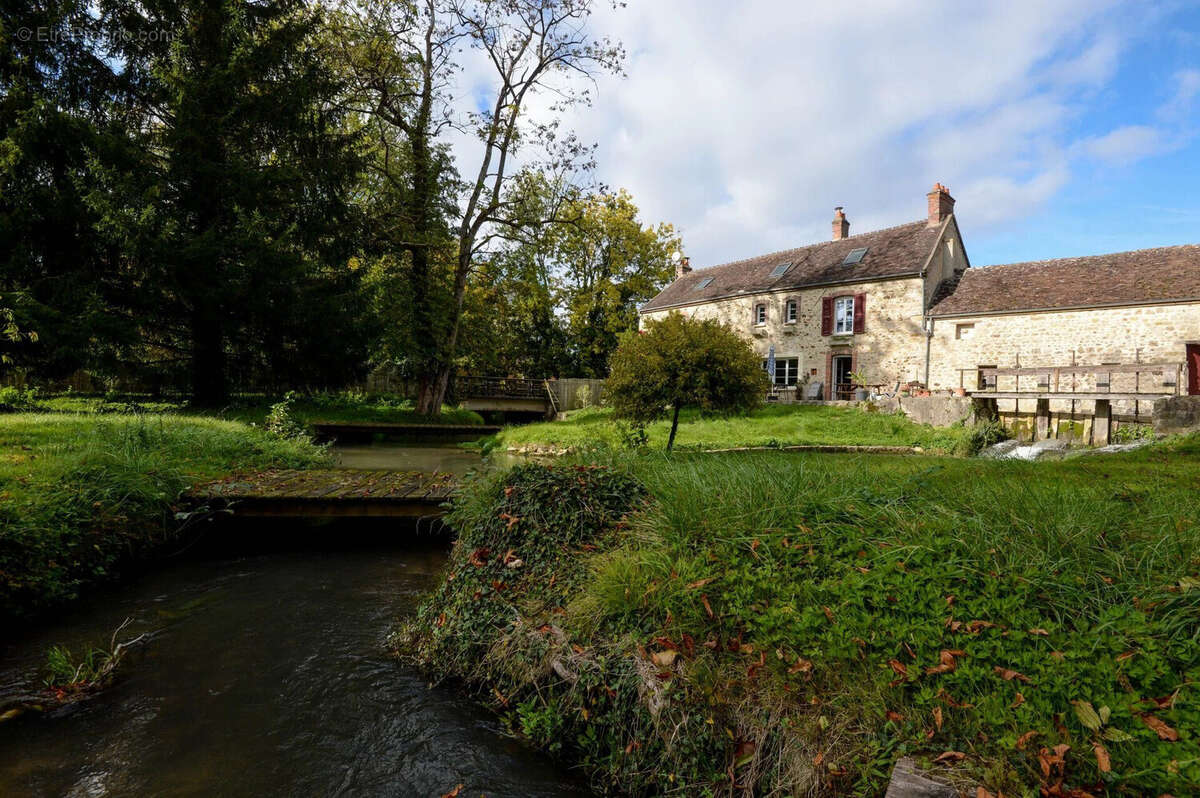 Maison à DORMELLES