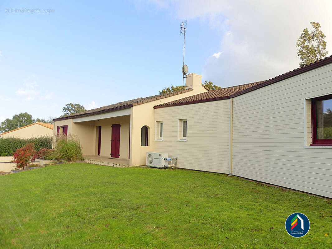 Maison à SAINT-MARTIN-DES-NOYERS