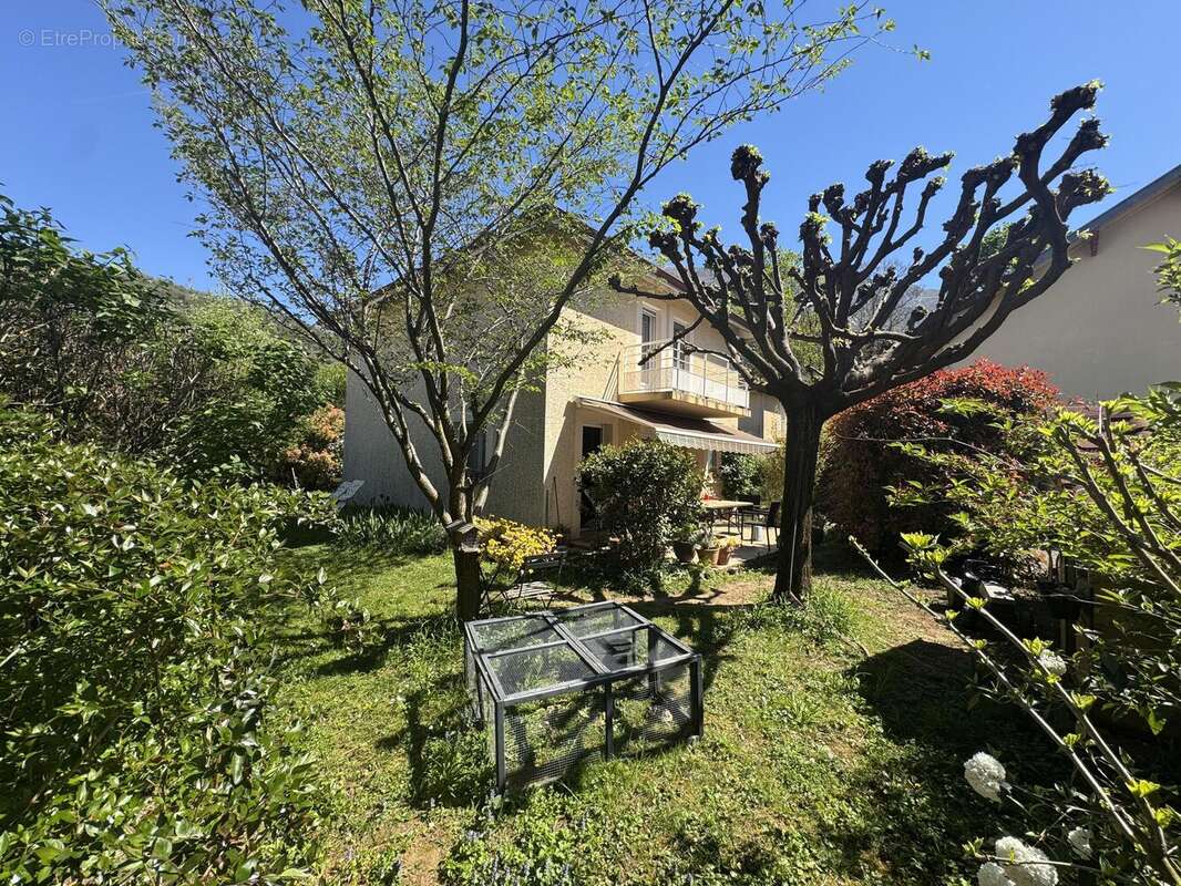 Maison à SAINT-EGREVE