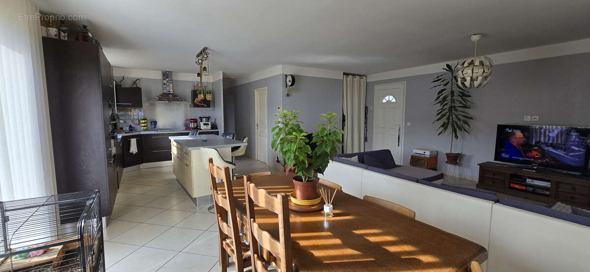 Maison à OPOUL-PERILLOS