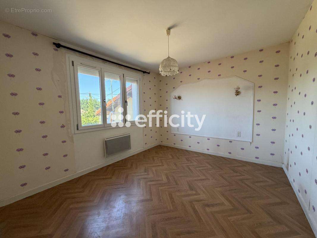 Maison 275 m² à Neronde-Sur-Dore  - photo 7
