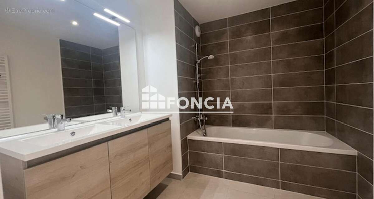 Appartement à RILLIEUX-LA-PAPE