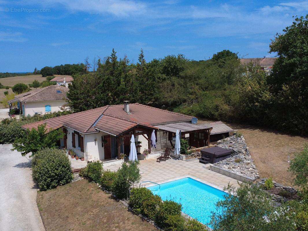 Maison parfaitement entretenue avec piscine et belle vue dégagée - photo 18
