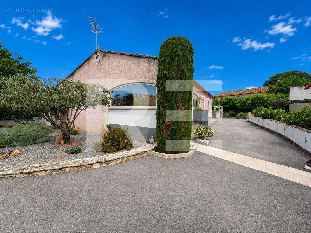 A vendre maison de plain-pied avec piscine sur beauvoisin - photo 3