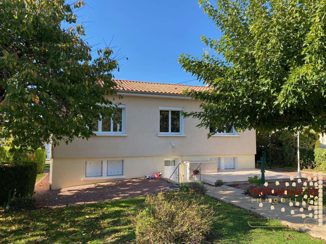 Maison à PARTHENAY