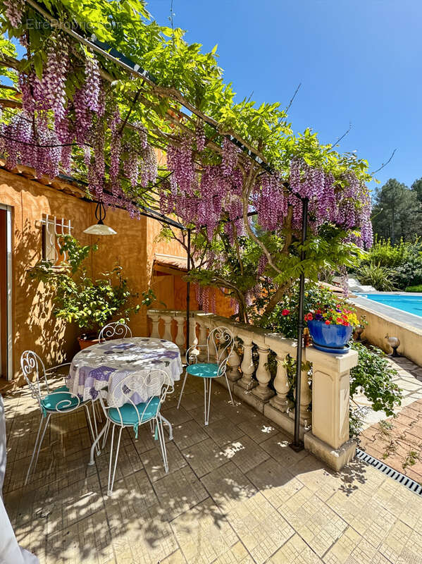 VENTABREN   Maison familiale avec dépendance, piscine et potentiel locatif - photo 15