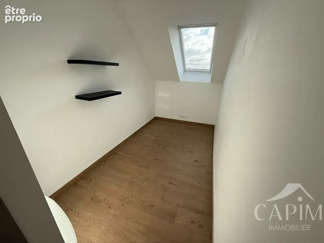 Appartement Fougeres Centre Ville en duplex 4 pièce(s) - 97.94M² HAB- 5 Pièces - 3Ch. + Bureau- Cave-136,12M² au sol - photo 11