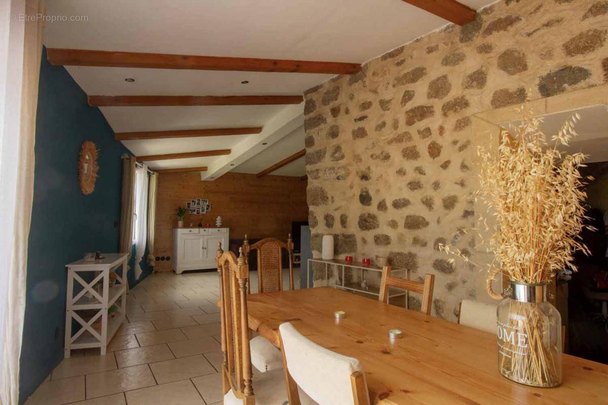 Maison à SAINT-CIERGE-LA-SERRE