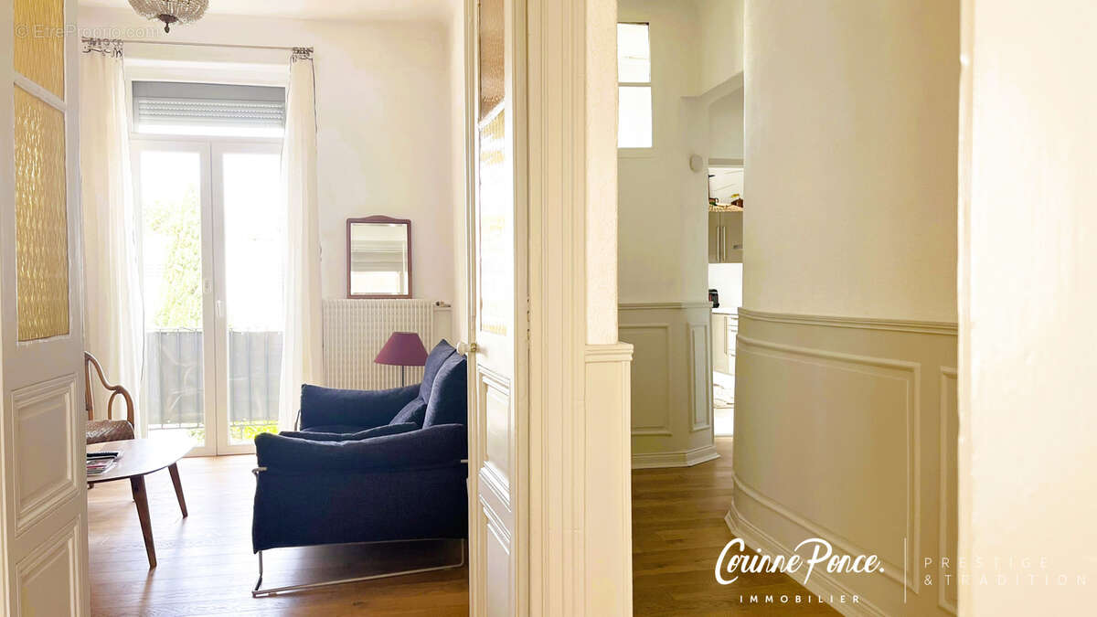 Nimes prefecture appartement p4 bourgeois entierement renove de 127 m2  avec chambre de bonne/atelier situe au - photo 4