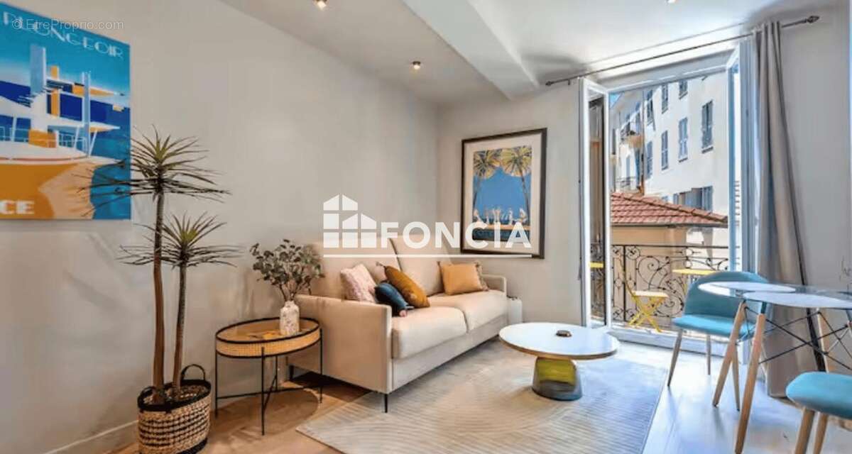 Nice carre d'or liberte 2p 26m² renove avec balcon - photo 3