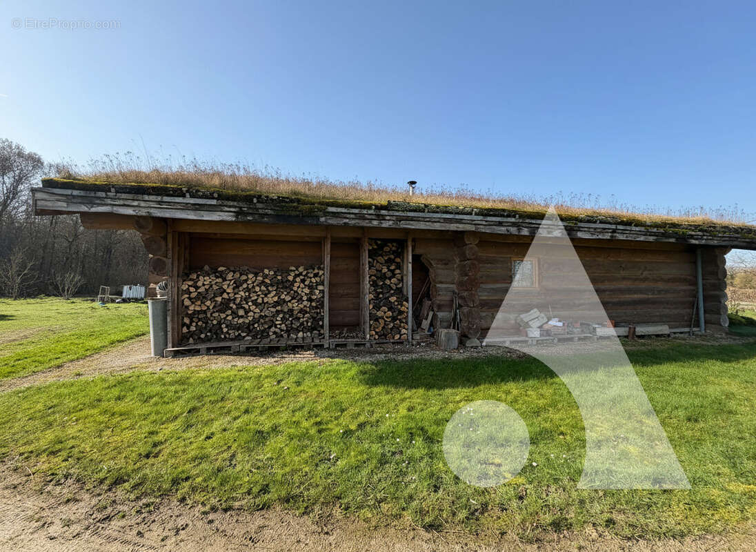 Chalet 99.5 m2 2 chambres,  Dépendance 80m2, Terrain 4343m2 - photo 6