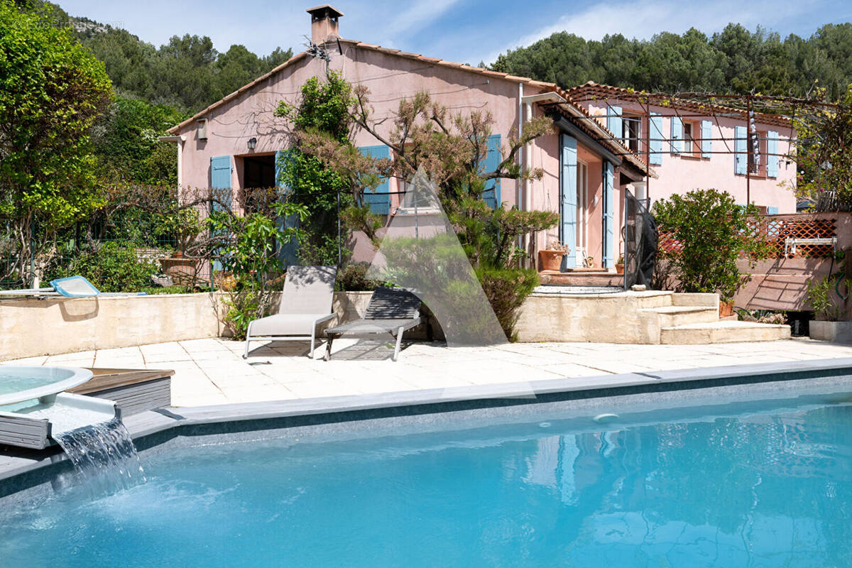 Maison à CUGES-LES-PINS