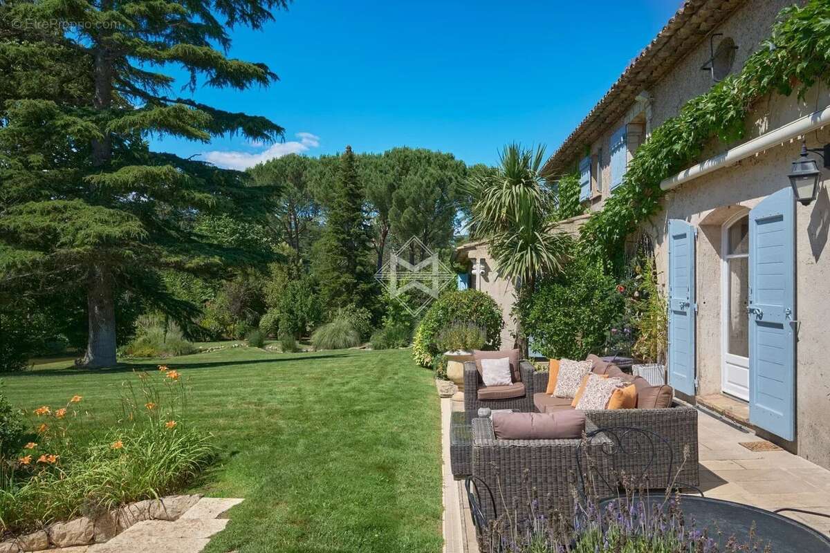 Propriété provençale d'exception dans un domaine fermé - photo 13