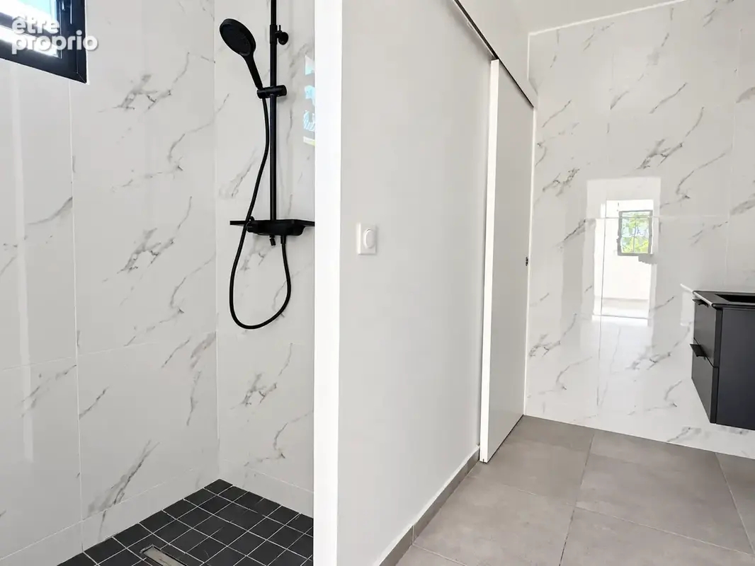 Villa contemporaine de plain-pied avec terrain piscinable - photo 11