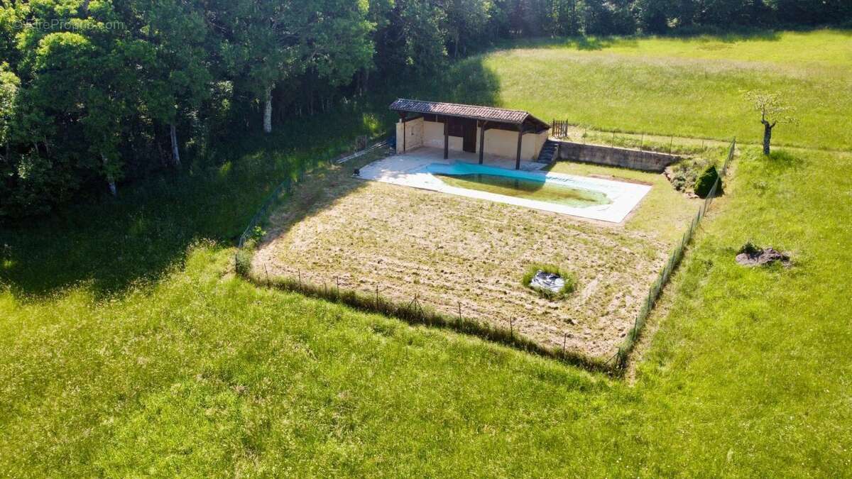 Maison à LE BUISSON-DE-CADOUIN