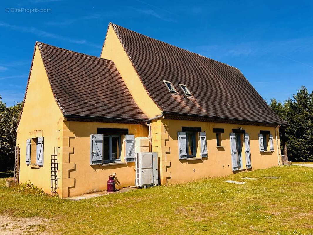 Maison à CENAC-ET-SAINT-JULIEN