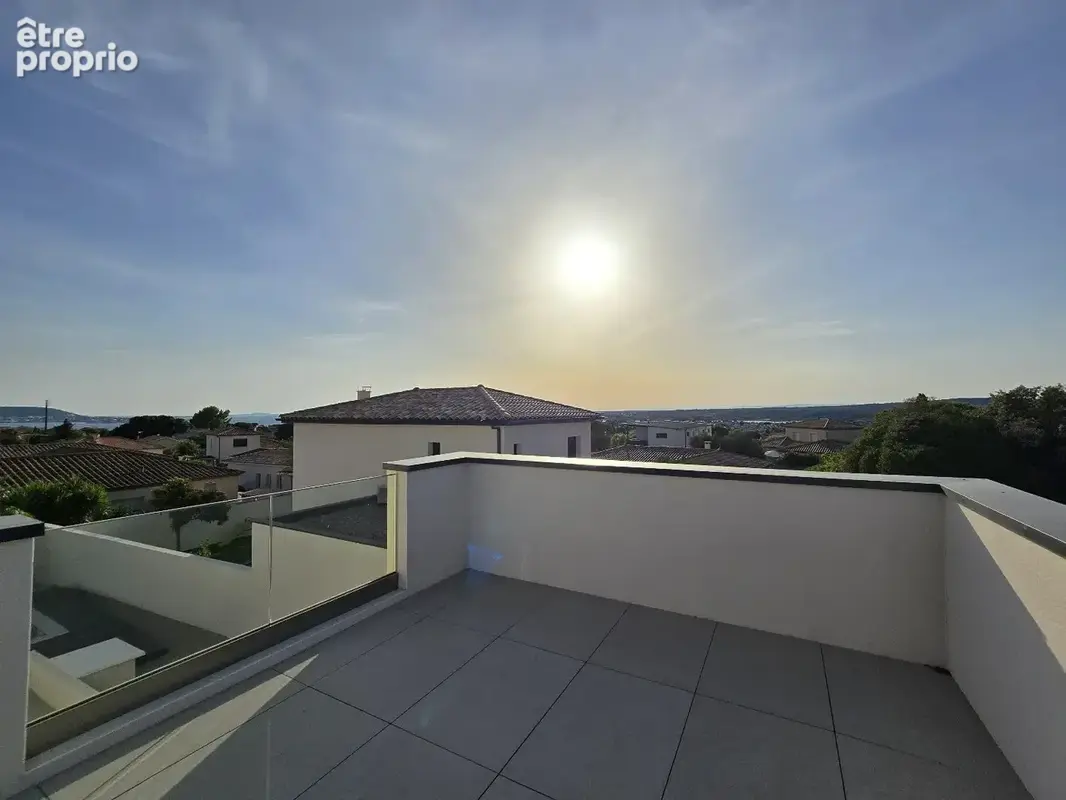 Balaruc-les-bains  villa contemporaine avec piscine & vue étang de thau - photo 8