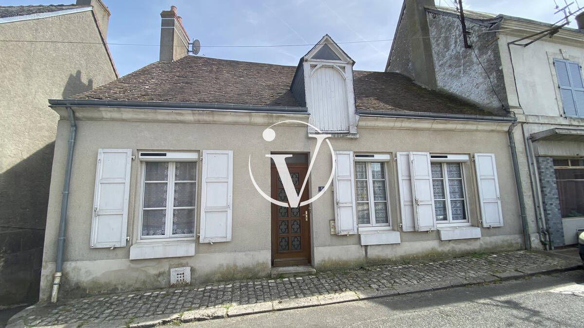 Maison à AZE