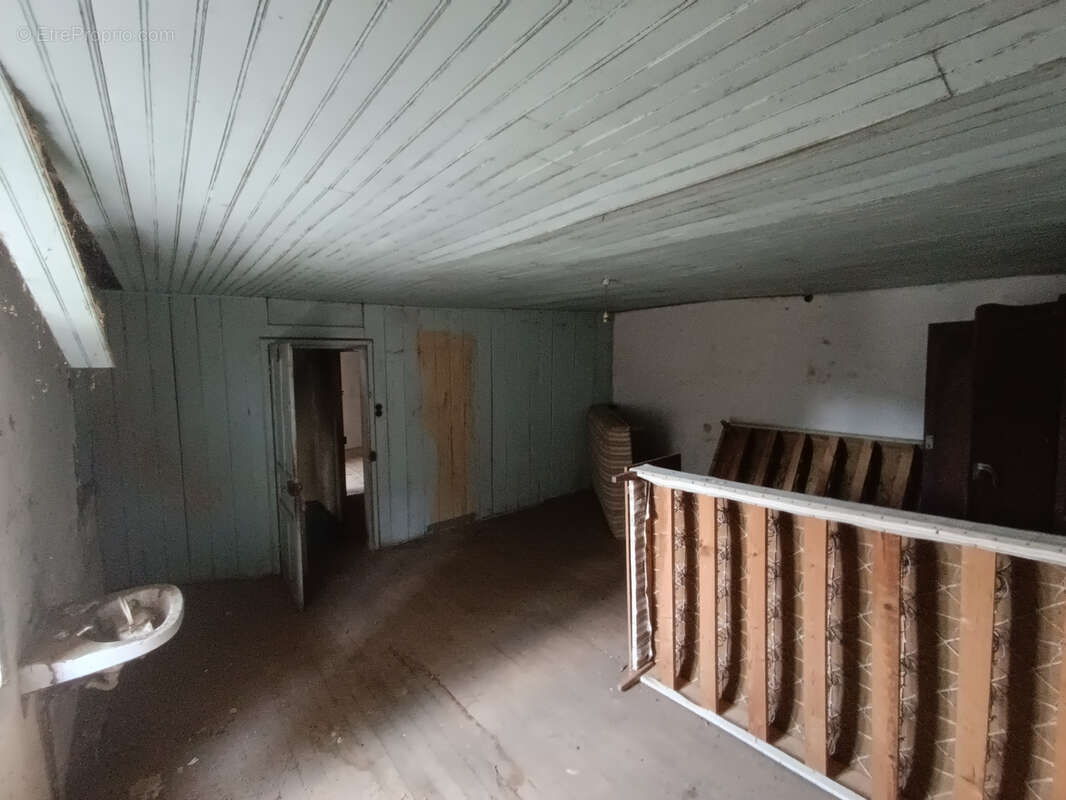 Maison 3 pièces 110 m2 à rénover. - photo 7