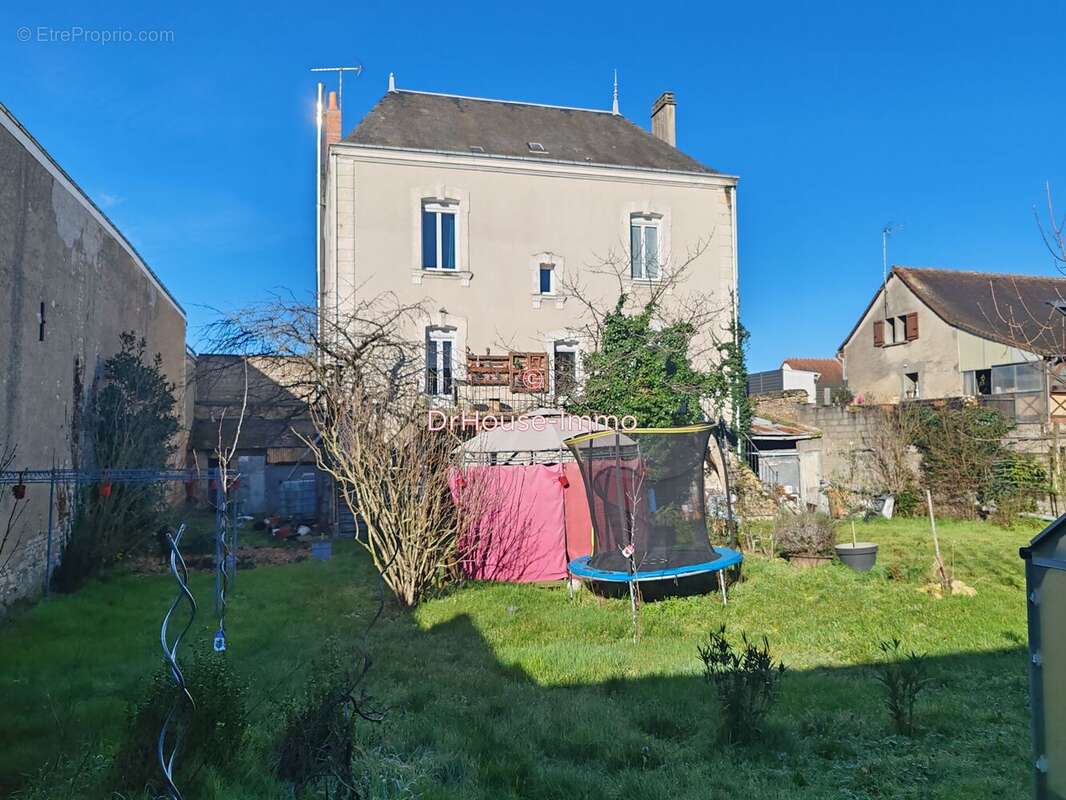 Maison 159 m² à Dange-Saint-Romain  - photo 20