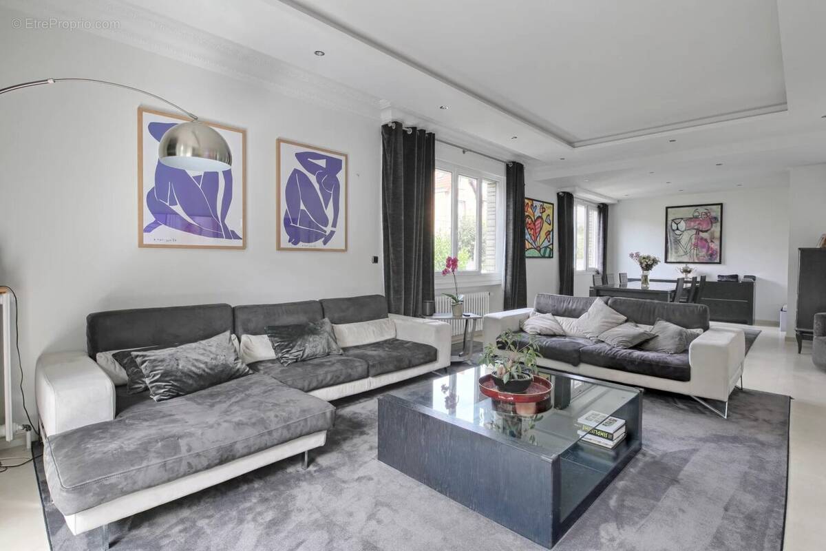 Maison à SAINT-MAUR-DES-FOSSES