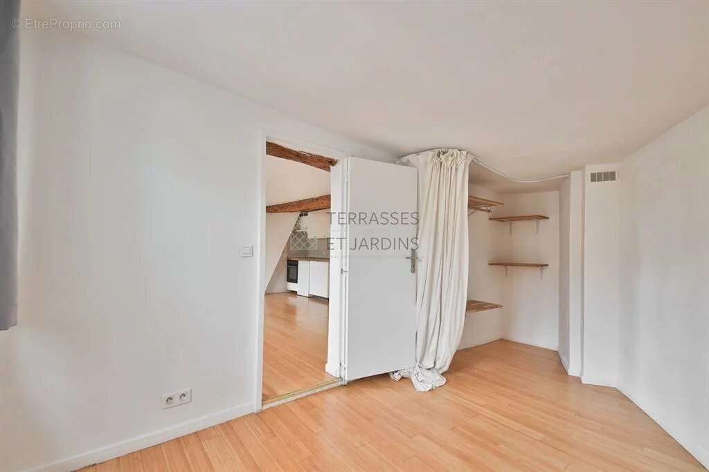 Appartement à PARIS-3E