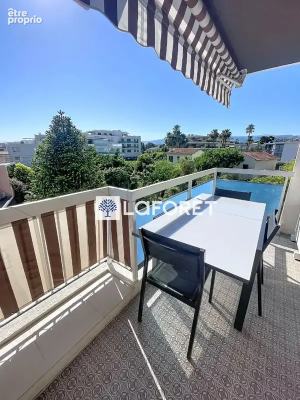 Cagnes sur mer - Superbe 2 pièces refait a neuf avec terrasse et vue mer - photo 2