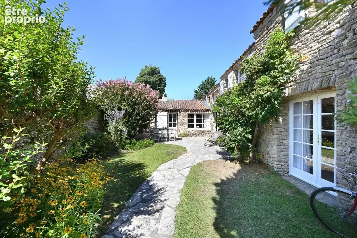 Belle propriété plein centre du village avec cours et jardin Les Portes En Re A VENDRE - photo 7