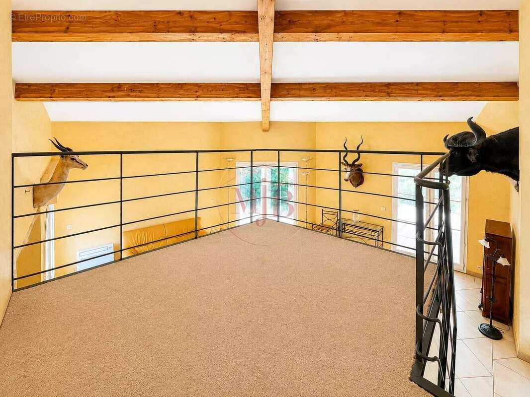 Le Puy-Sainte-Réparade – Maison familiale de 142 m² sur 6 000 m² de terrain boisé avec piscine - photo 7