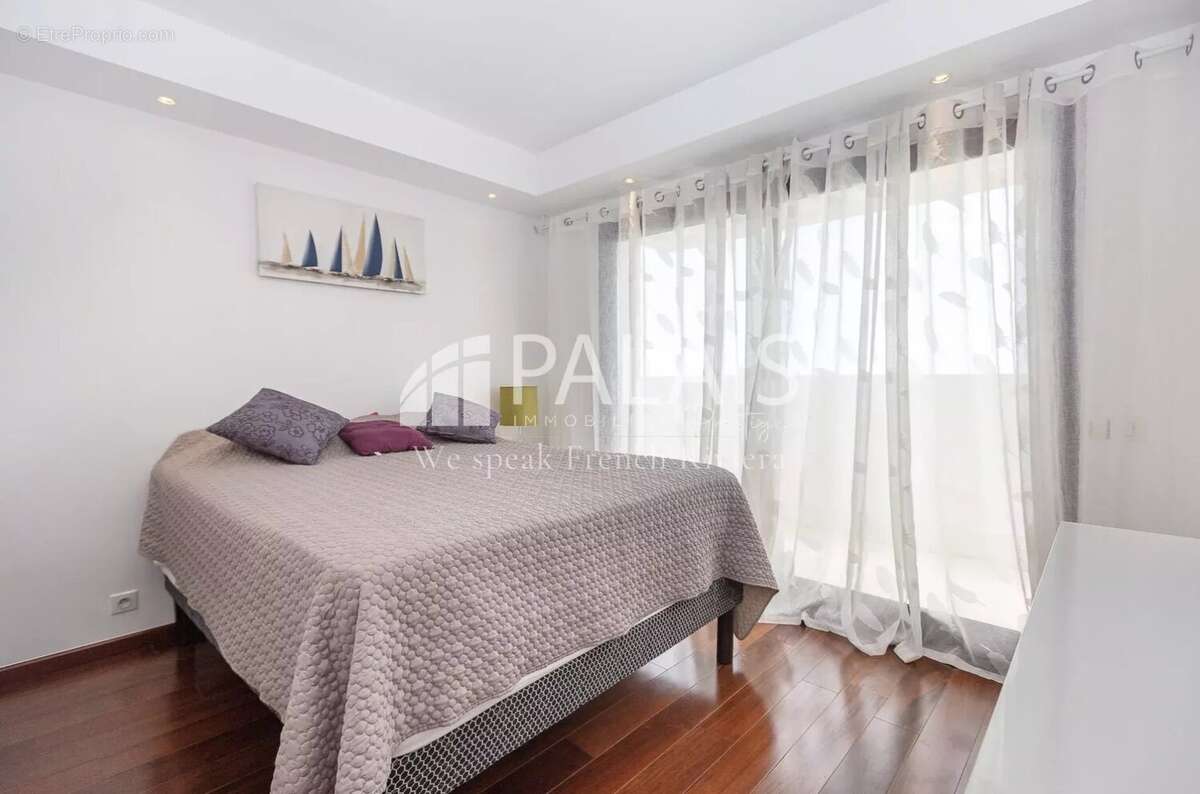 ANTIBES – RASTINES // Villa Contemporaine 240 m² – Jardin – Piscine – Vue Panoramique - photo 14