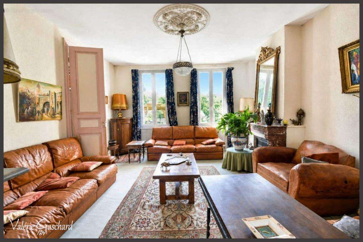 St Antoine sur l'isle  ( Gironde) - Maison en Pierre 250 m² + dépendance et piscine - photo 7