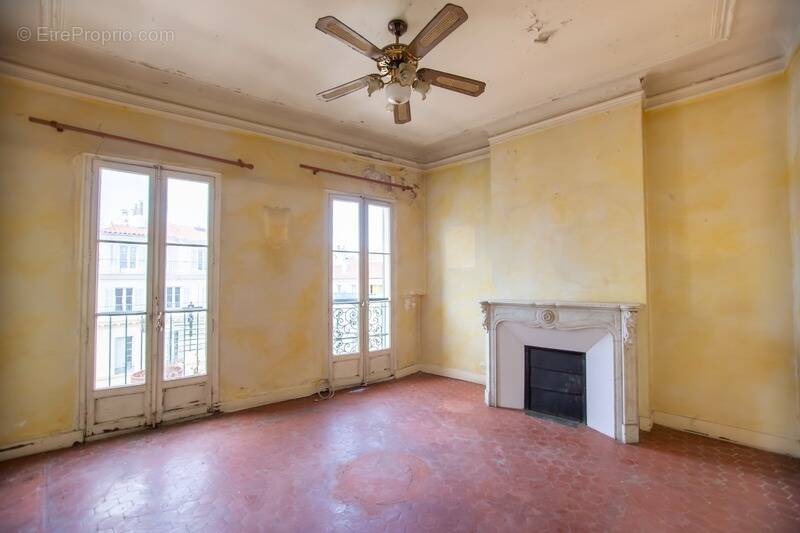 Appartement à MARSEILLE-1E