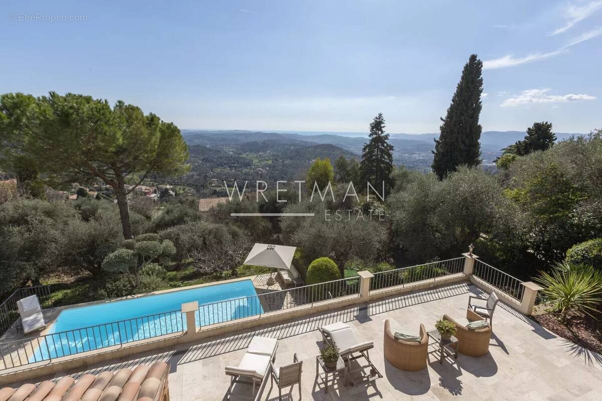 Maison à CHATEAUNEUF-GRASSE