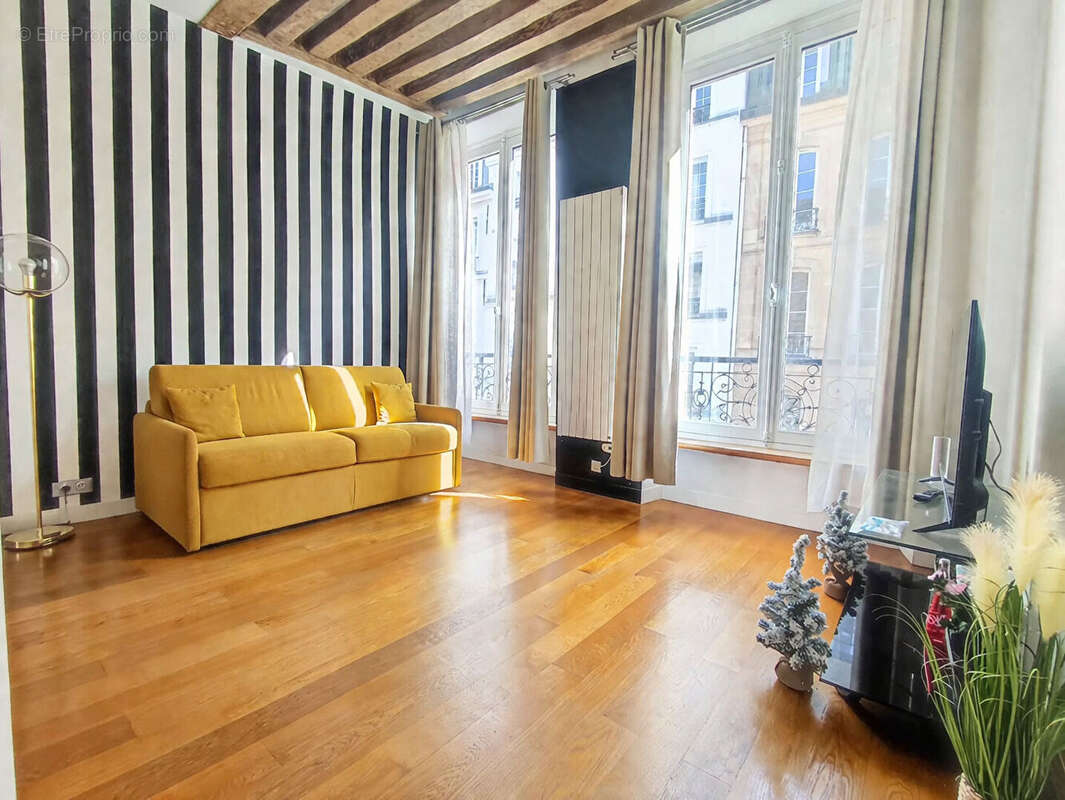 Appartement à PARIS-1E