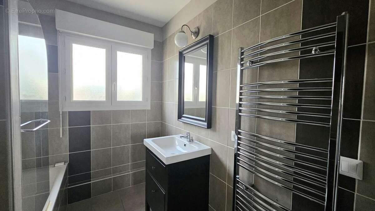 Maison à SAINT-ETIENNE-DU-ROUVRAY