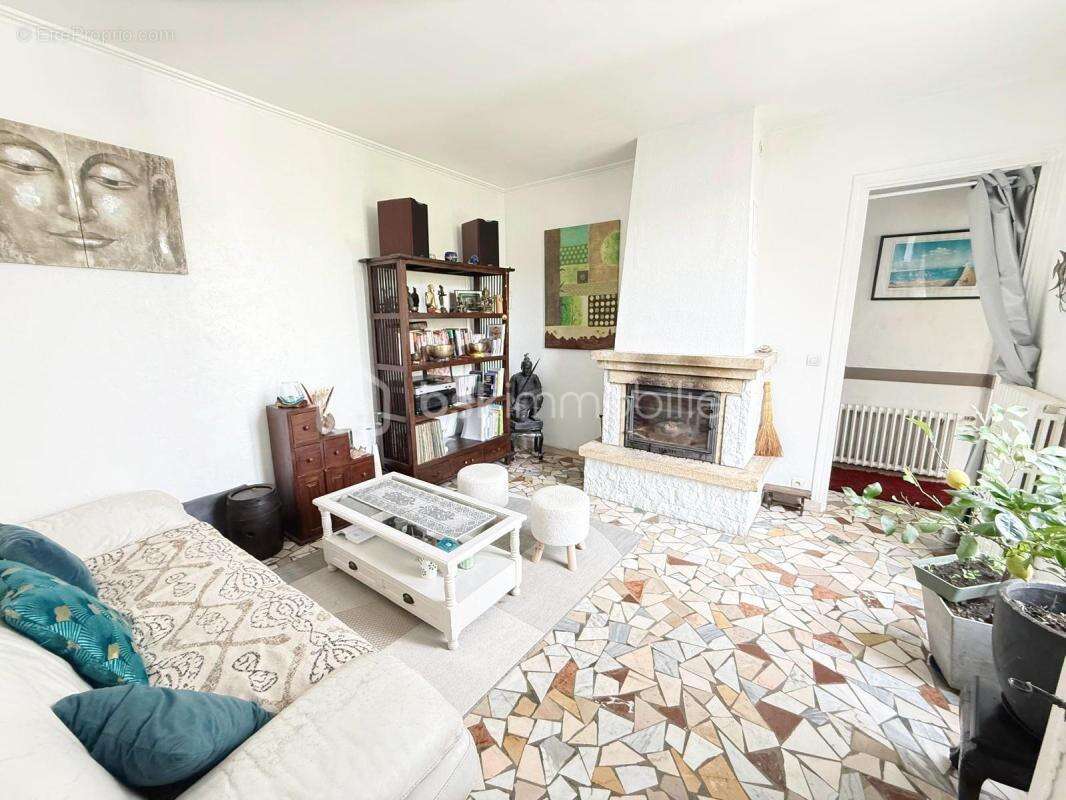 Maison à SAINTE-GENEVIEVE-DES-BOIS