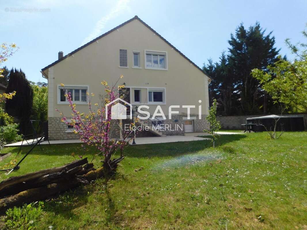 Maison 198 m² à Saint-Pierre-Les-Nemours  - photo 2