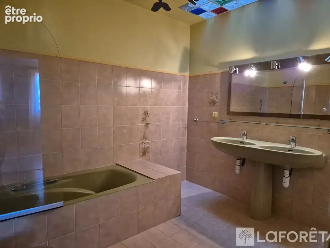 Maison 3 faces de 163 m² avec jardin et garage - photo 15