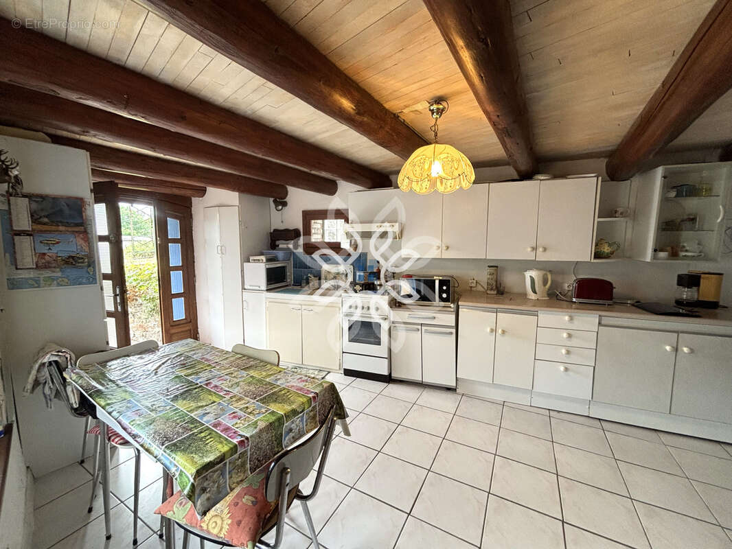 Maison de caractère à rénover   Environnement calme - photo 4
